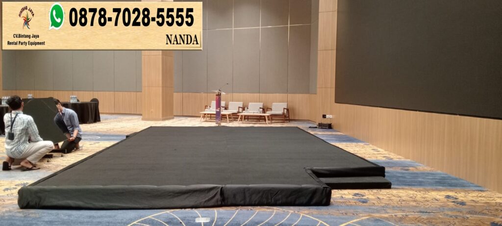 Sewa Panggung Pendek Karpet Hitam di Jakarta