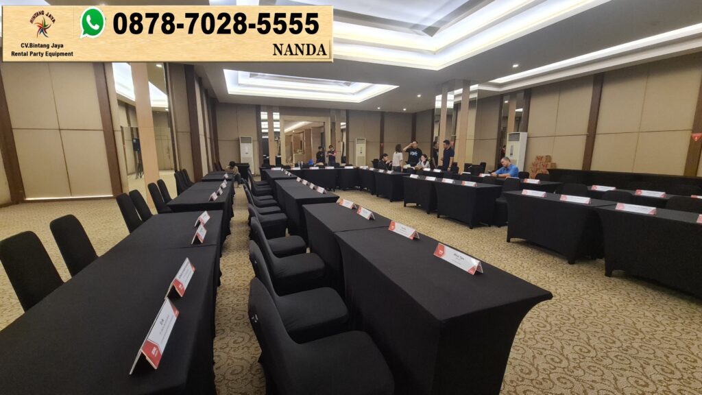 Rental Meja Kotak Beragam Ukuran Cover Ketat Hitam Area Jakarta Bogor