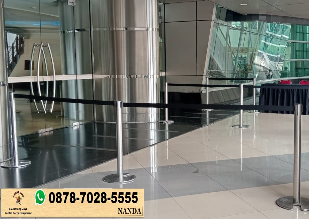 Rental Tiang Antrian Hitam VIP Di Jakarta