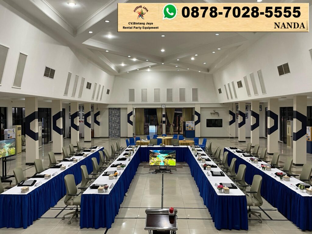 Sewa Meja Kotak Skirting Biru Taplak Putih di Jakarta