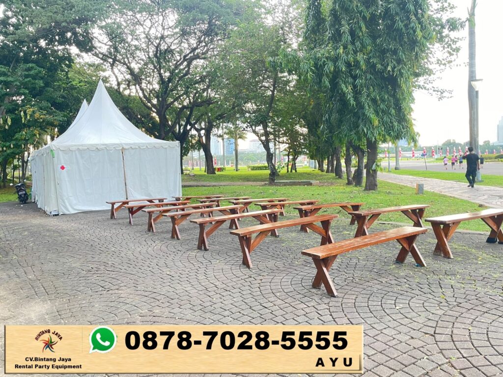 Sewa Bangku Taman Kaki Silang di Monas Jakpus