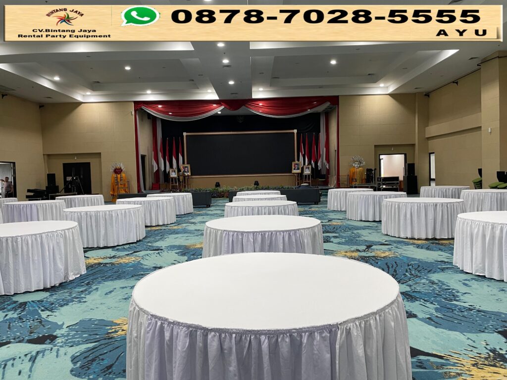 Sewa Kursi Dan Meja Bundar Skirting Putih di Jakarta