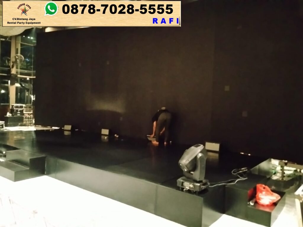 Rental Panggung Melamin + Kursi Tiffany Acrylic Di Bekasi