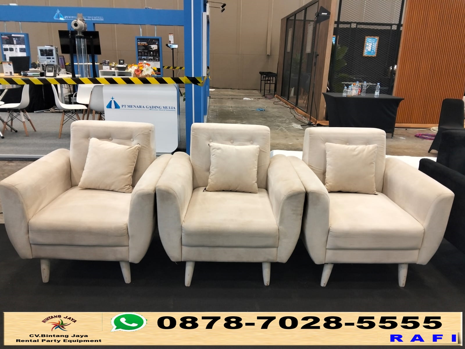 Sewa Sofa Oval Putih Dan Sofa Oval Hitam Set Meja Kaca Jakarta